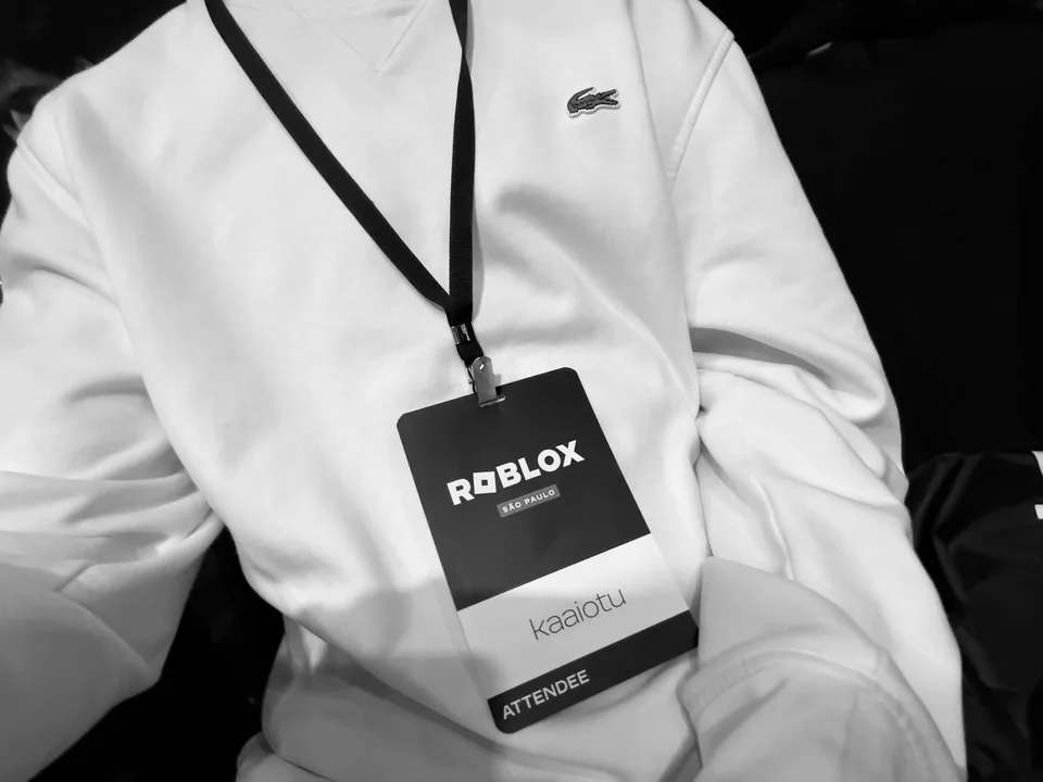 kaiotu wearing a Roblox São Paulo attendee badge